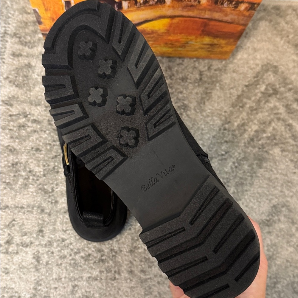 NWT Bella Vita Arcadia Lug Sole Black Ankle Boots with Buckle Detail - Picture 7 of 9